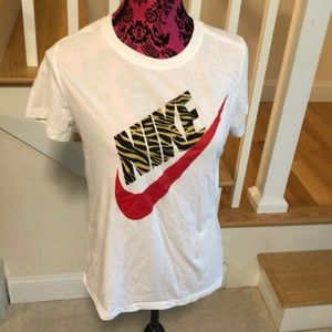 Nike t shirt size medium